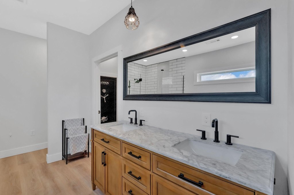 Russellville, Tennessee, 37860, United States, 4 Bedrooms Bedrooms, ,3.5 BathroomsBathrooms,Residential,Forsale,1884073