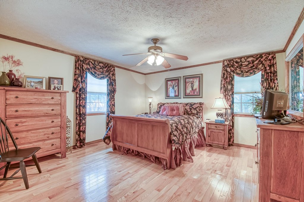 Dandridge, Tennessee, 37725, United States, 3 Bedrooms Bedrooms, ,4 BathroomsBathrooms,Residential,Forsale,1884080