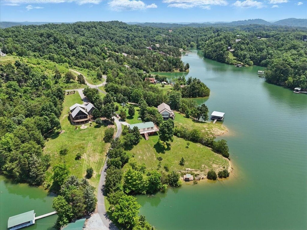 Dandridge, Tennessee, 37725, United States, 3 Bedrooms Bedrooms, ,2 BathroomsBathrooms,Residential,Forsale,1884082