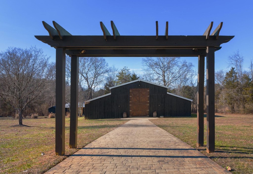 Kodak, Tennessee, 37764, United States, 5 Bedrooms Bedrooms, ,5.5 BathroomsBathrooms,Residential,Forsale,1959567