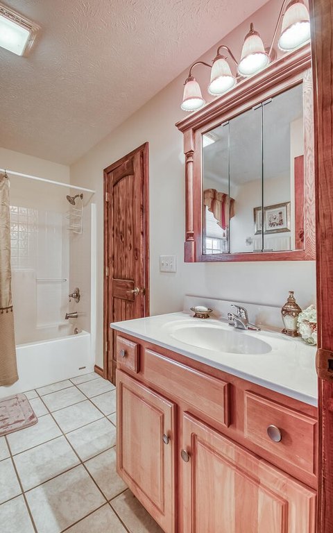 Dandridge, Tennessee, 37725, United States, 3 Bedrooms Bedrooms, ,4 BathroomsBathrooms,Residential,Forsale,1884080