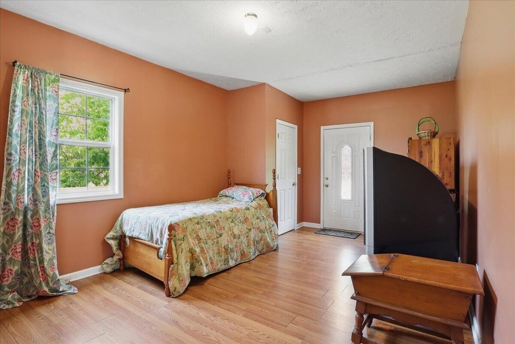 Dandridge, Tennessee, 37725, United States, 3 Bedrooms Bedrooms, ,2 BathroomsBathrooms,Residential,Forsale,1884082