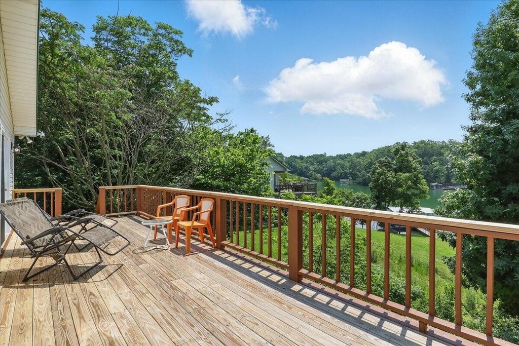 Dandridge, Tennessee, 37725, United States, 3 Bedrooms Bedrooms, ,2 BathroomsBathrooms,Residential,Forsale,1884082