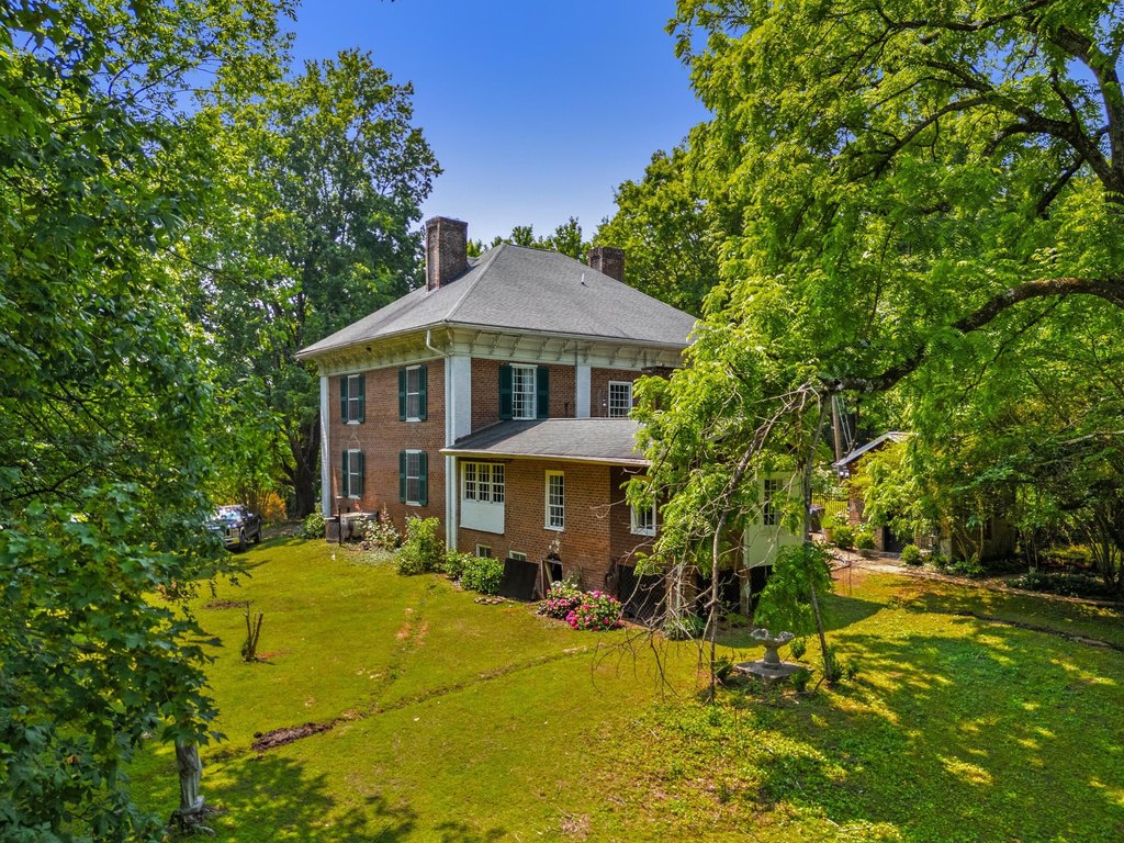 Dandridge, Tennessee, 37725, United States, 4 Bedrooms Bedrooms, ,2 BathroomsBathrooms,Residential,Forsale,1941419