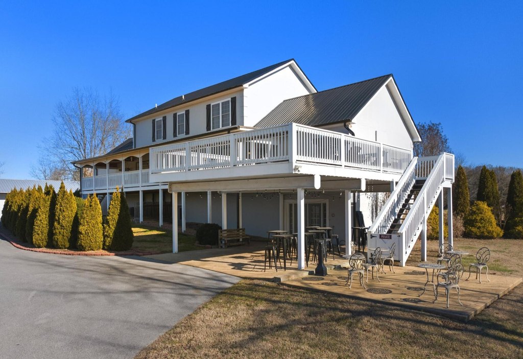 Kodak, Tennessee, 37764, United States, 5 Bedrooms Bedrooms, ,5.5 BathroomsBathrooms,Residential,Forsale,1959567