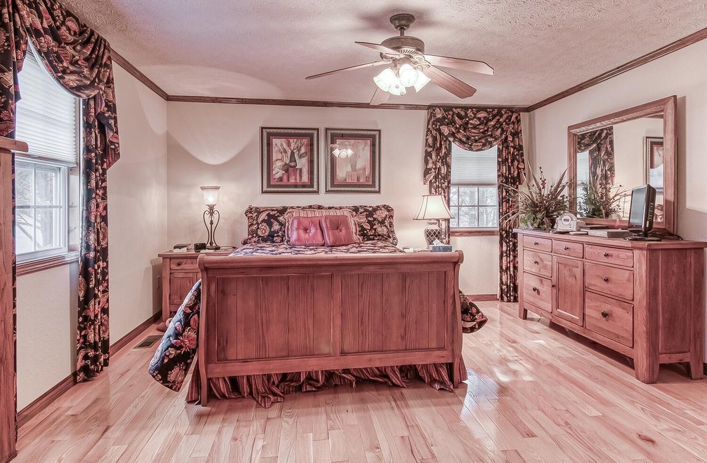 Dandridge, Tennessee, 37725, United States, 3 Bedrooms Bedrooms, ,4 BathroomsBathrooms,Residential,Forsale,1884080