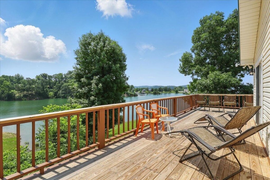 Dandridge, Tennessee, 37725, United States, 3 Bedrooms Bedrooms, ,2 BathroomsBathrooms,Residential,Forsale,1884082