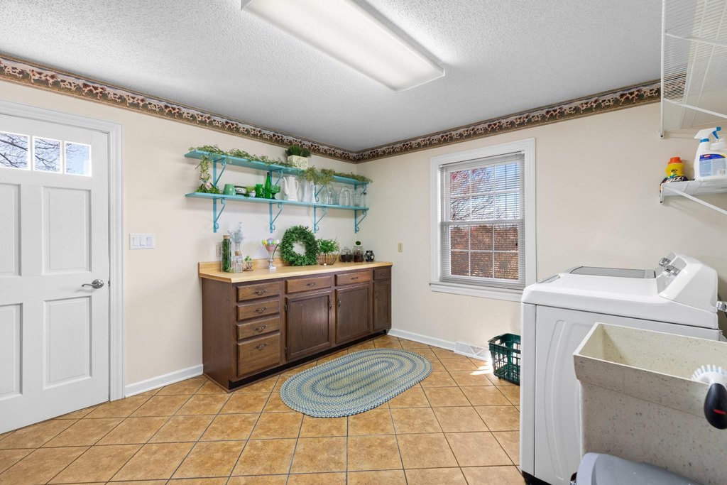 Morristown, Tennessee, 37814, United States, 3 Bedrooms Bedrooms, ,3.5 BathroomsBathrooms,Residential,Forsale,1941403
