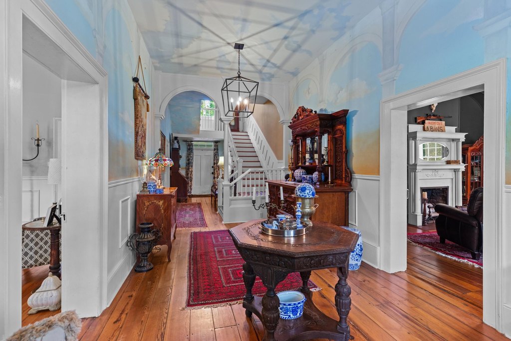 Dandridge, Tennessee, 37725, United States, 4 Bedrooms Bedrooms, ,2 BathroomsBathrooms,Residential,Forsale,1941419