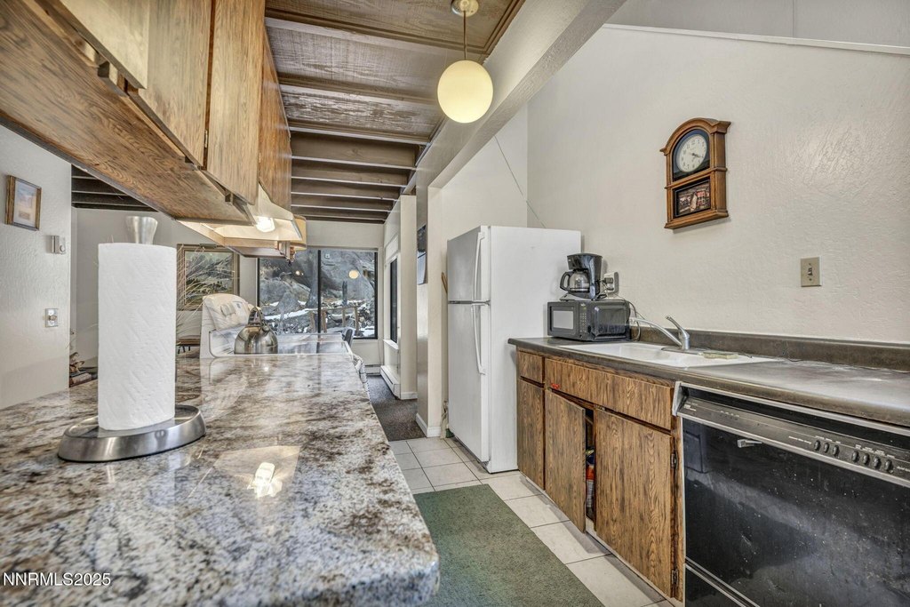 Stateline, Nevada, 89449, United States, 2 Bedrooms Bedrooms, ,2.5 BathroomsBathrooms,Residential,Forsale,1929236