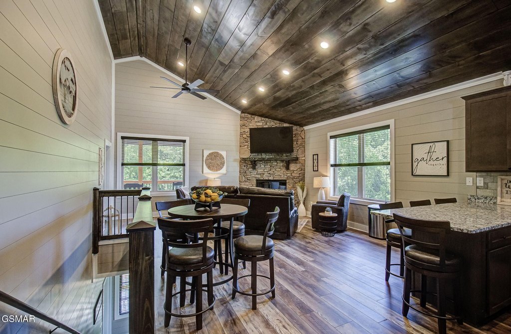 Sevierville, Tennessee, 37876, United States, 2 Bedrooms Bedrooms, ,2.5 BathroomsBathrooms,Residential,Forsale,1936711