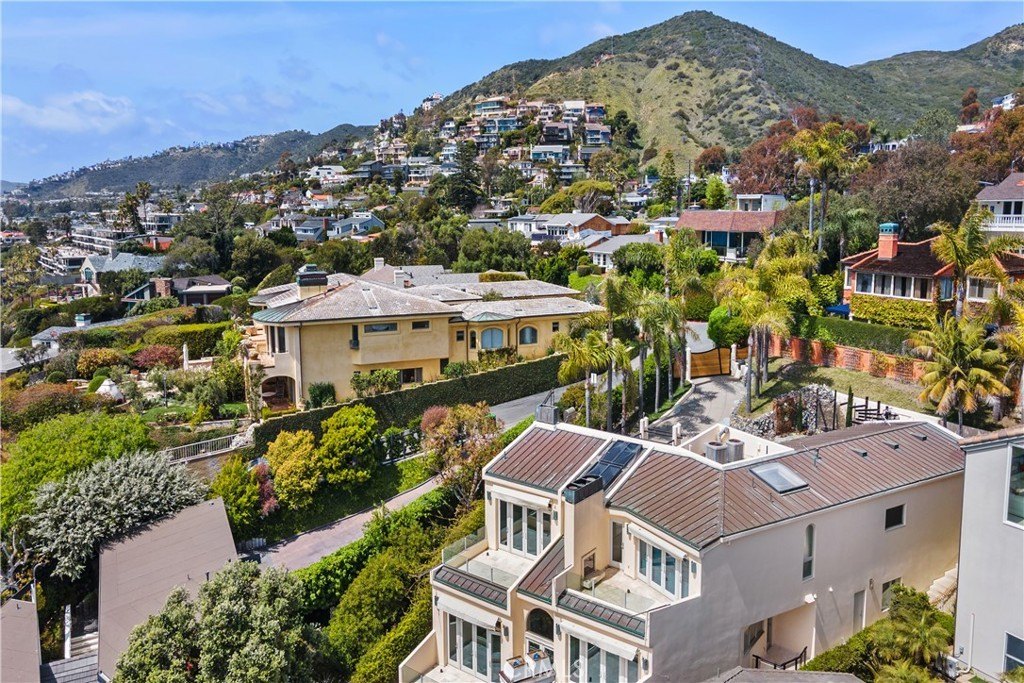 Laguna Beach, California, 92651, United States, 4 Bedrooms Bedrooms, ,4 BathroomsBathrooms,Residential,Forsale,1927552