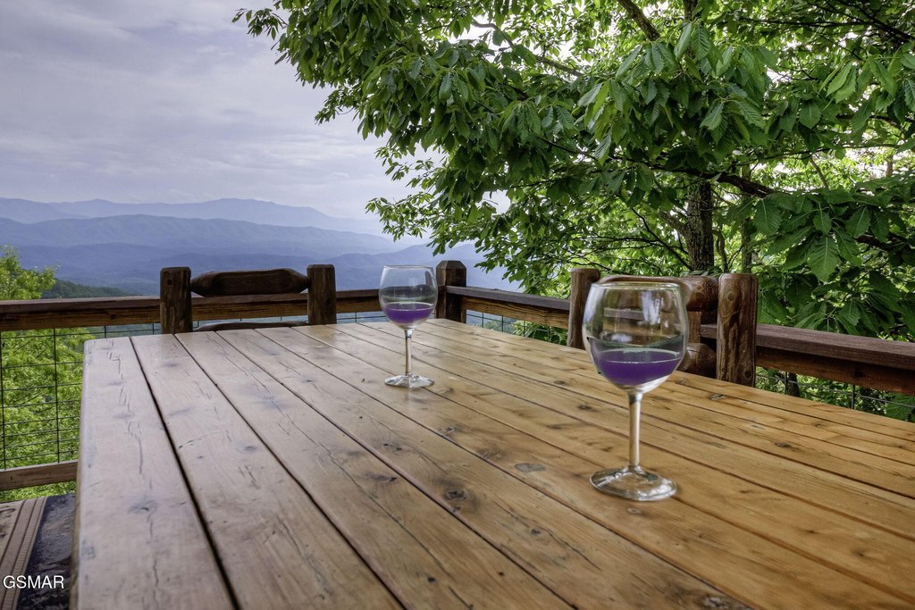 Sevierville, Tennessee, 37876, United States, 2 Bedrooms Bedrooms, ,3 BathroomsBathrooms,Residential,Forsale,1942452