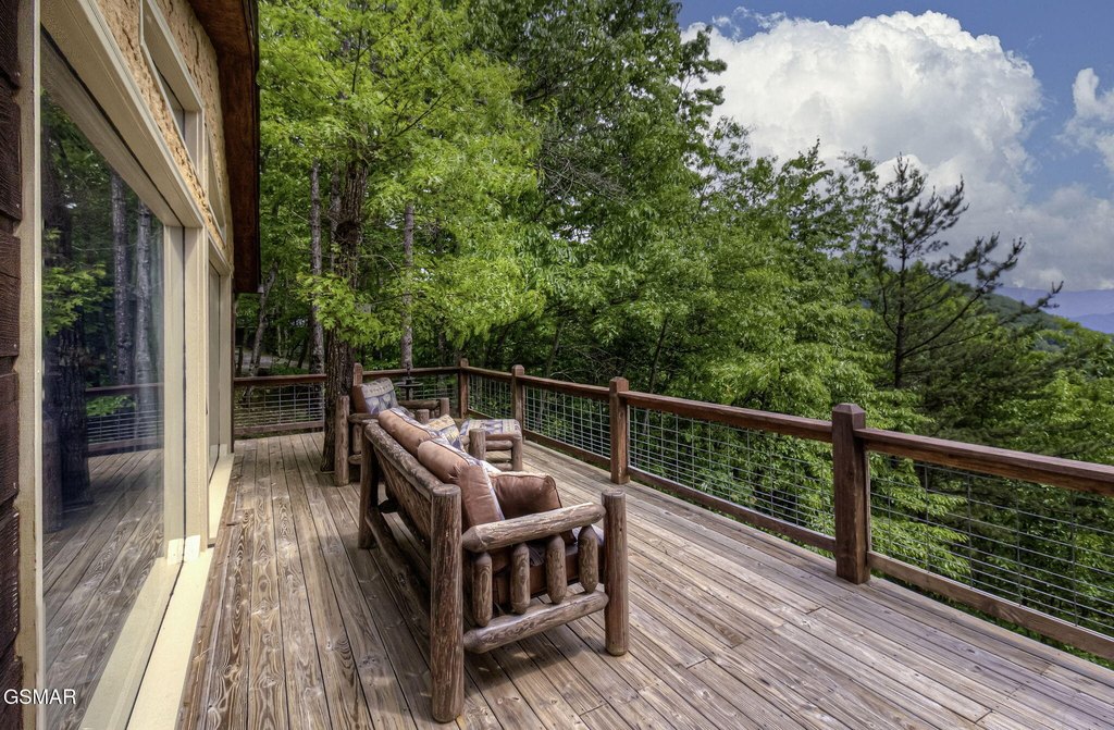 Sevierville, Tennessee, 37876, United States, 2 Bedrooms Bedrooms, ,3 BathroomsBathrooms,Residential,Forsale,1942452