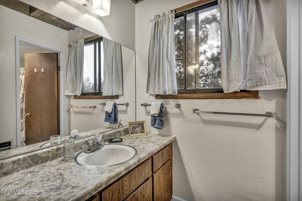 Stateline, Nevada, 89449, United States, 2 Bedrooms Bedrooms, ,2.5 BathroomsBathrooms,Residential,Forsale,1929236