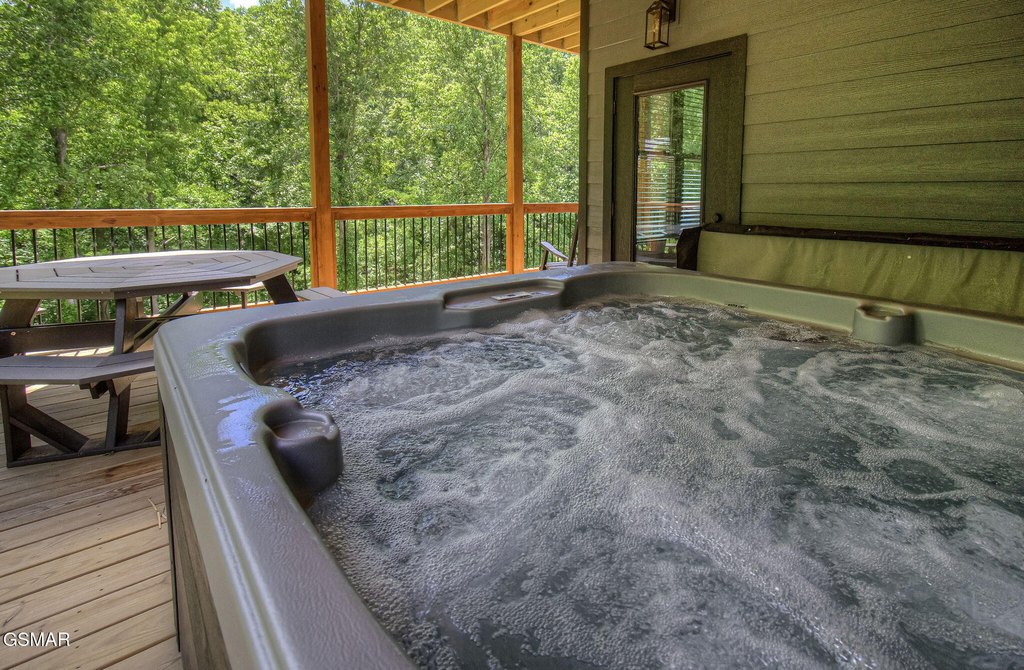 Sevierville, Tennessee, 37876, United States, 2 Bedrooms Bedrooms, ,2.5 BathroomsBathrooms,Residential,Forsale,1936711
