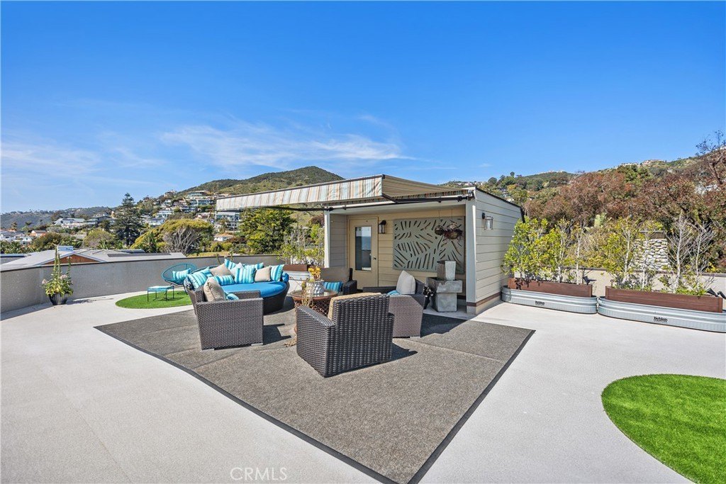 Laguna Beach, California, 92651, United States, 4 Bedrooms Bedrooms, ,4 BathroomsBathrooms,Residential,Forsale,1927552