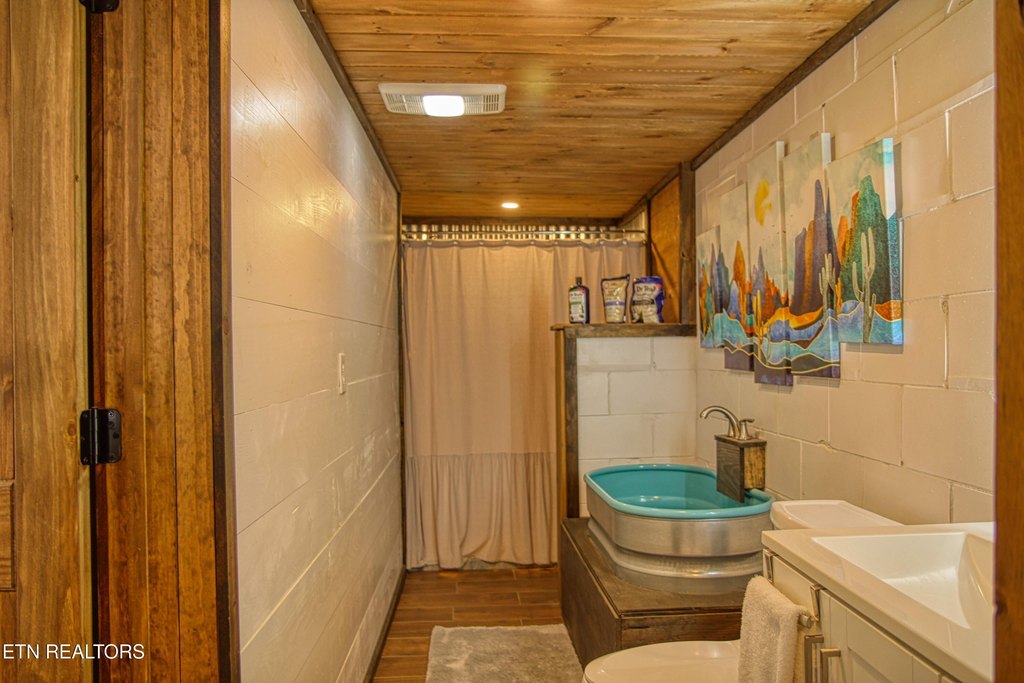 Jamestown, Tennessee, 38556, United States, 4 Bedrooms Bedrooms, ,2 BathroomsBathrooms,Residential,Forsale,1905425