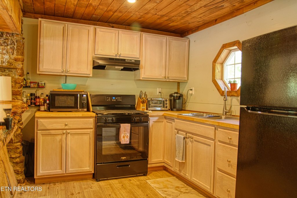 Jamestown, Tennessee, 38556, United States, 4 Bedrooms Bedrooms, ,2 BathroomsBathrooms,Residential,Forsale,1905425