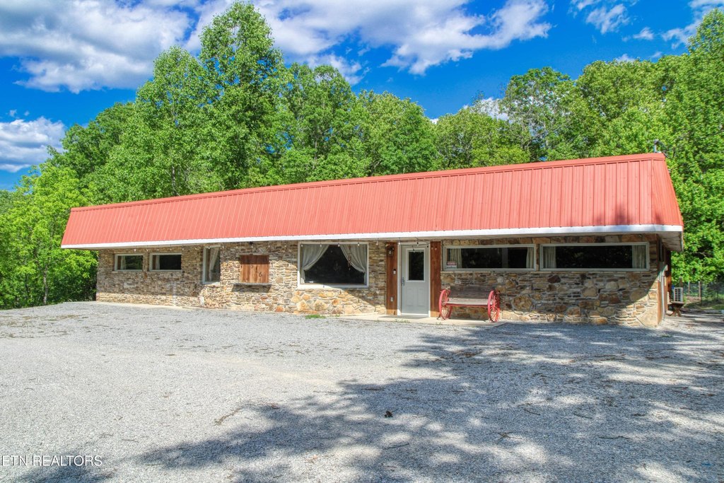 Jamestown, Tennessee, 38556, United States, 4 Bedrooms Bedrooms, ,2 BathroomsBathrooms,Residential,Forsale,1905425