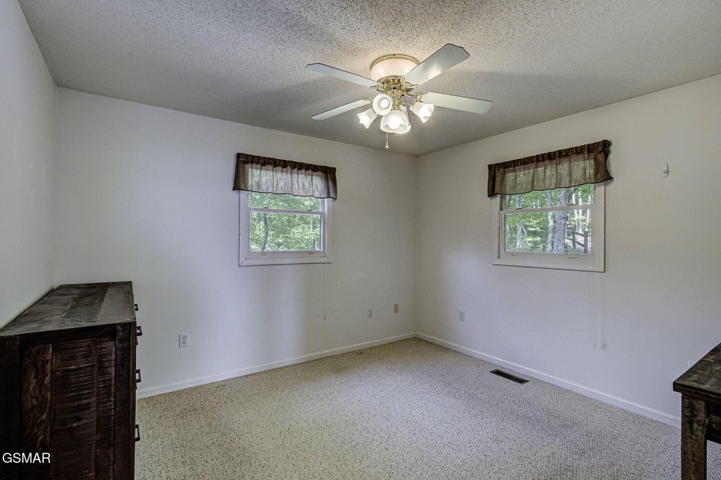 Sevierville, Tennessee, 37876, United States, 2 Bedrooms Bedrooms, ,3 BathroomsBathrooms,Residential,Forsale,1942452