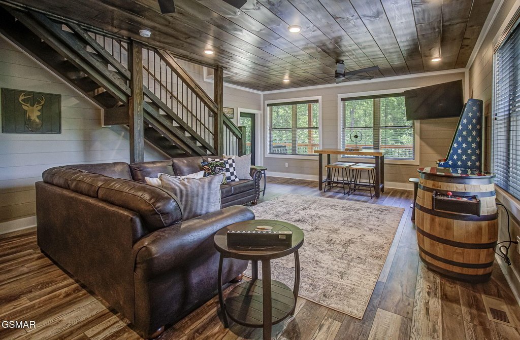 Sevierville, Tennessee, 37876, United States, 2 Bedrooms Bedrooms, ,2.5 BathroomsBathrooms,Residential,Forsale,1936711