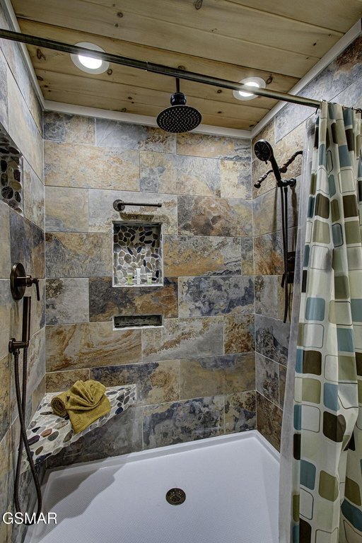 Sevierville, Tennessee, 37876, United States, 2 Bedrooms Bedrooms, ,3 BathroomsBathrooms,Residential,Forsale,1942452