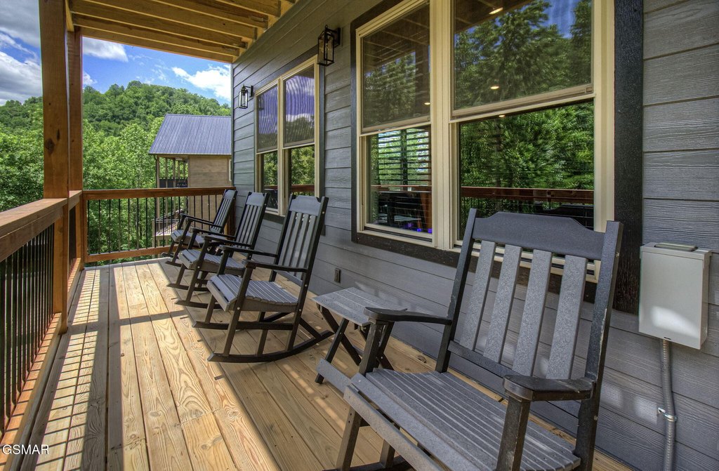 Sevierville, Tennessee, 37876, United States, 2 Bedrooms Bedrooms, ,2.5 BathroomsBathrooms,Residential,Forsale,1936711