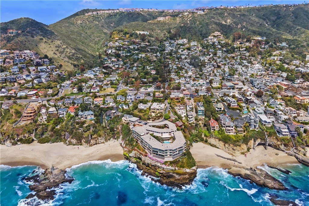 Laguna Beach, California, 92651, United States, 4 Bedrooms Bedrooms, ,4 BathroomsBathrooms,Residential,Forsale,1927552