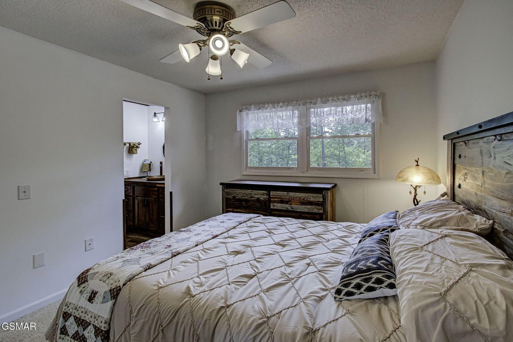 Sevierville, Tennessee, 37876, United States, 2 Bedrooms Bedrooms, ,3 BathroomsBathrooms,Residential,Forsale,1942452