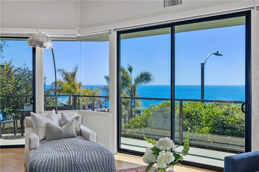 Laguna Beach, California, 92651, United States, 4 Bedrooms Bedrooms, ,4 BathroomsBathrooms,Residential,Forsale,1927552