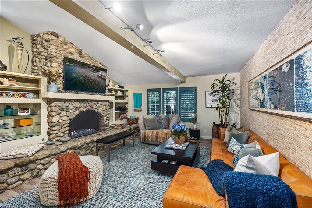 Laguna Beach, California, 92651, United States, 4 Bedrooms Bedrooms, ,4 BathroomsBathrooms,Residential,Forsale,1927552