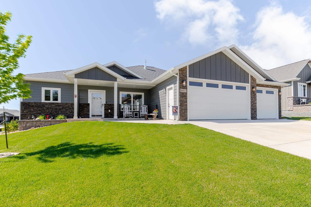 Rapid City, South Dakota, 57702, United States, 3 Bedrooms Bedrooms, ,2 BathroomsBathrooms,Residential,Forsale,1914674