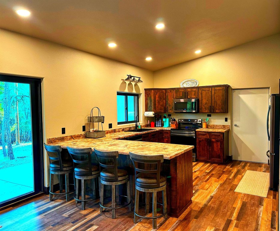 Moorcroft, Wyoming, 82721, United States, 2 Bedrooms Bedrooms, ,2 BathroomsBathrooms,Residential,Forsale,1897897
