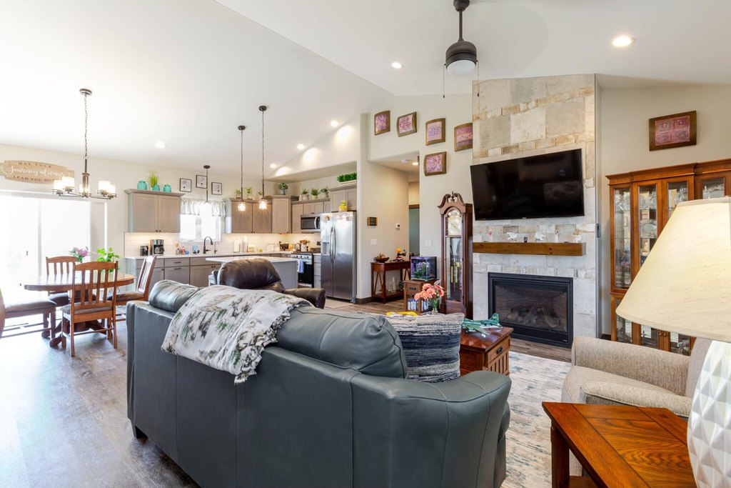 Rapid City, South Dakota, 57702, United States, 3 Bedrooms Bedrooms, ,2 BathroomsBathrooms,Residential,Forsale,1914674
