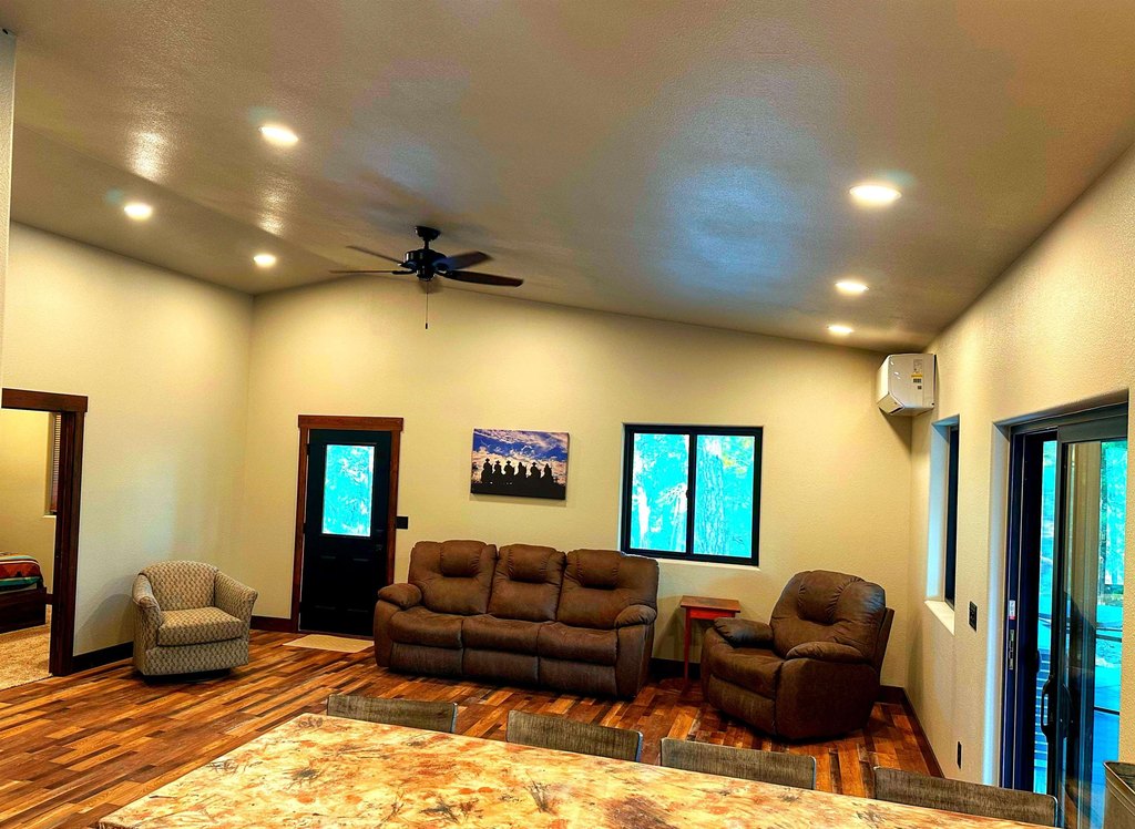 Moorcroft, Wyoming, 82721, United States, 2 Bedrooms Bedrooms, ,2 BathroomsBathrooms,Residential,Forsale,1897897