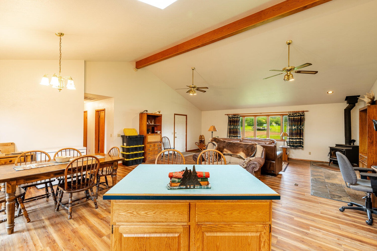 Story, Wyoming, 82842, United States, 3 Bedrooms Bedrooms, ,2 BathroomsBathrooms,Residential,Forsale,1884274