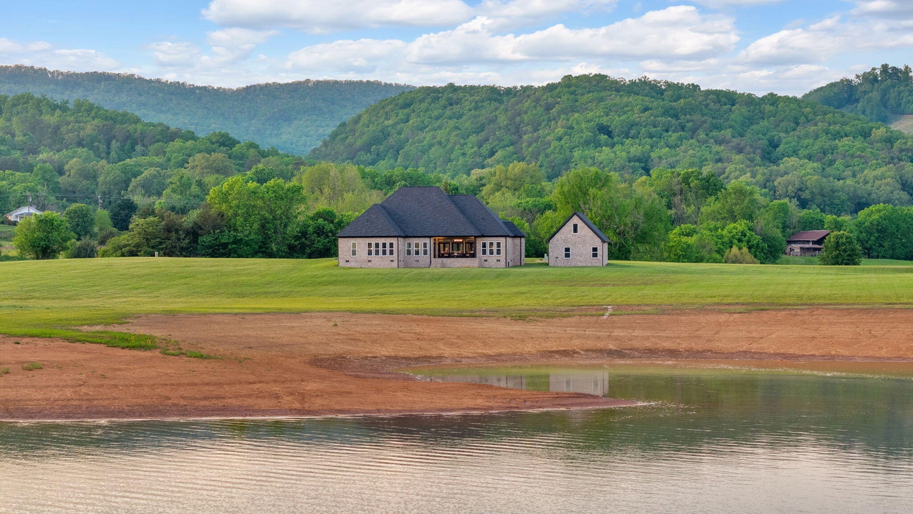 Bean Station, Tennessee, 37708, United States, 3 Bedrooms Bedrooms, ,4 BathroomsBathrooms,Residential,Forsale,1884114