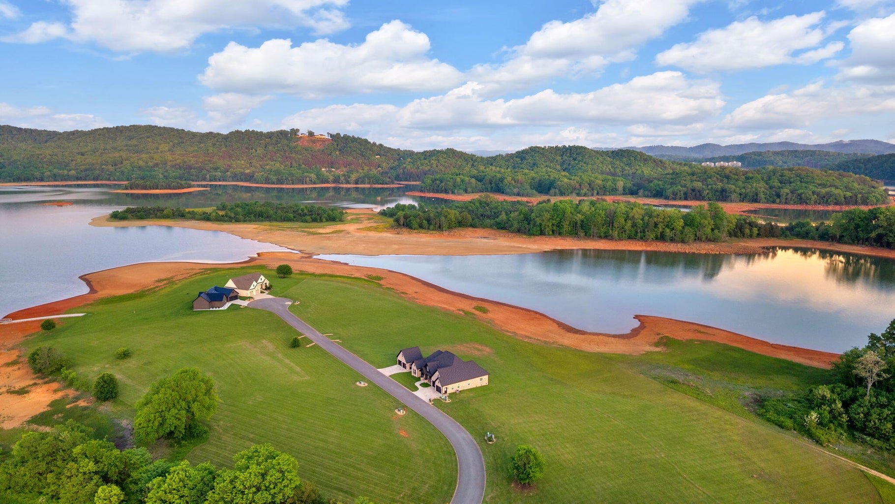 Bean Station, Tennessee, 37708, United States, 3 Bedrooms Bedrooms, ,4 BathroomsBathrooms,Residential,Forsale,1884114