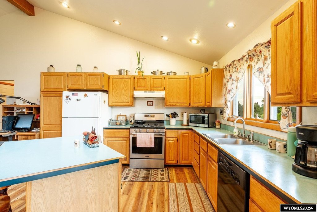 Story, Wyoming, 82842, United States, 3 Bedrooms Bedrooms, ,2 BathroomsBathrooms,Residential,Forsale,1946244