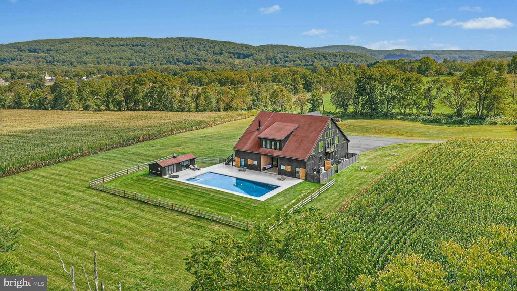 RIEGELSVILLE, Pennsylvania, 18077, United States, 6 Bedrooms Bedrooms, ,9 BathroomsBathrooms,Residential,Forsale,1903998