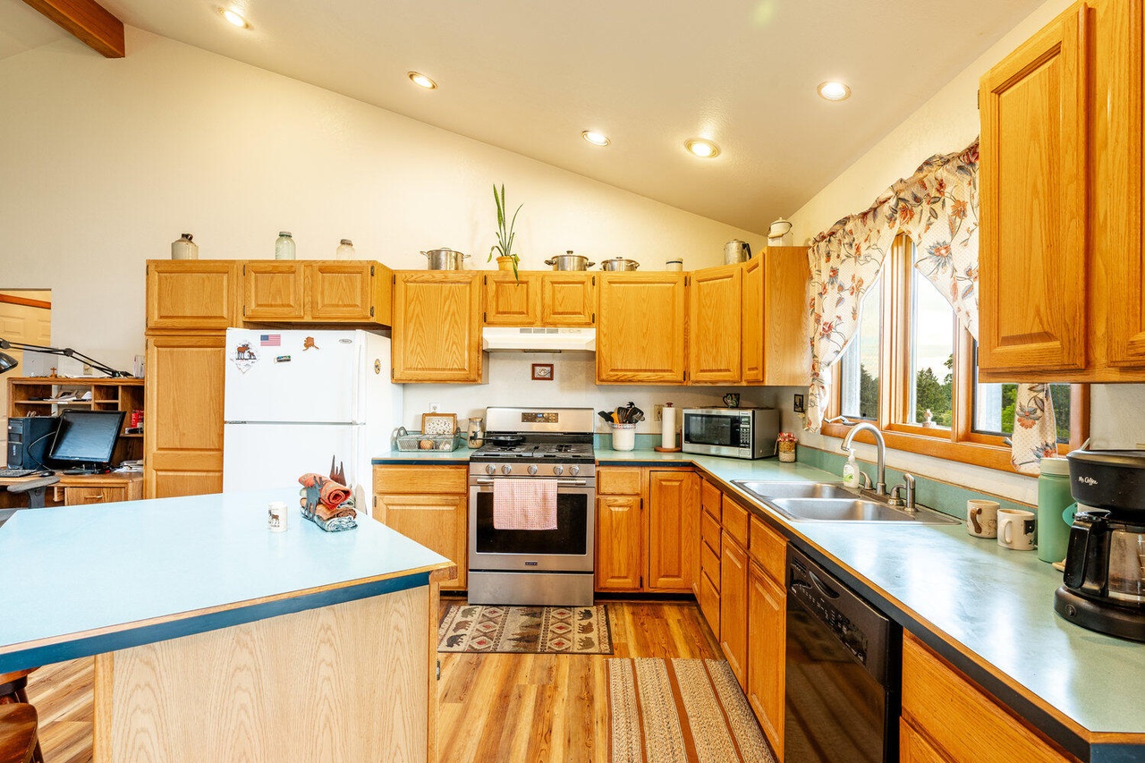 Story, Wyoming, 82842, United States, 3 Bedrooms Bedrooms, ,2 BathroomsBathrooms,Residential,Forsale,1884274