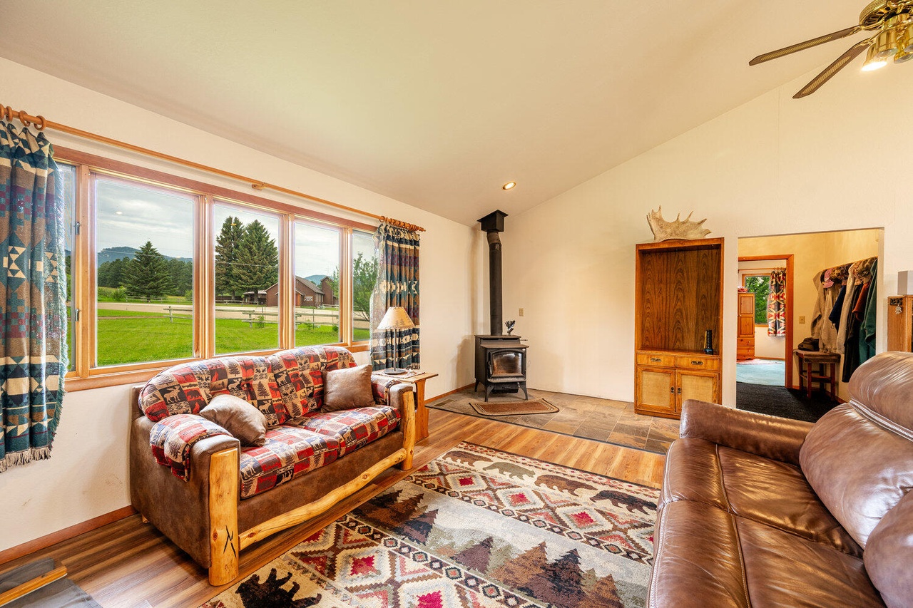Story, Wyoming, 82842, United States, 3 Bedrooms Bedrooms, ,2 BathroomsBathrooms,Residential,Forsale,1884274