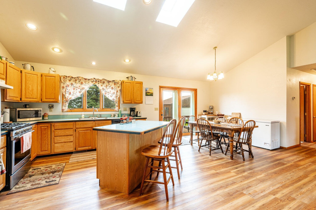 Story, Wyoming, 82842, United States, 3 Bedrooms Bedrooms, ,2 BathroomsBathrooms,Residential,Forsale,1884274