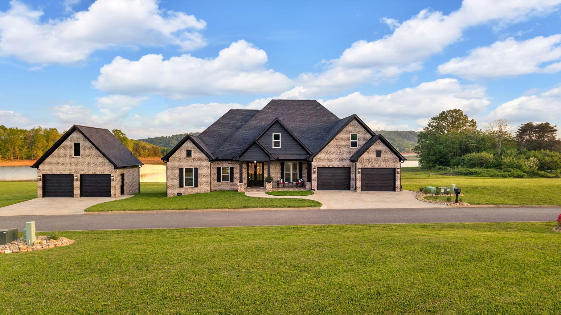 Bean Station, Tennessee, 37708, United States, 3 Bedrooms Bedrooms, ,4 BathroomsBathrooms,Residential,Forsale,1884114