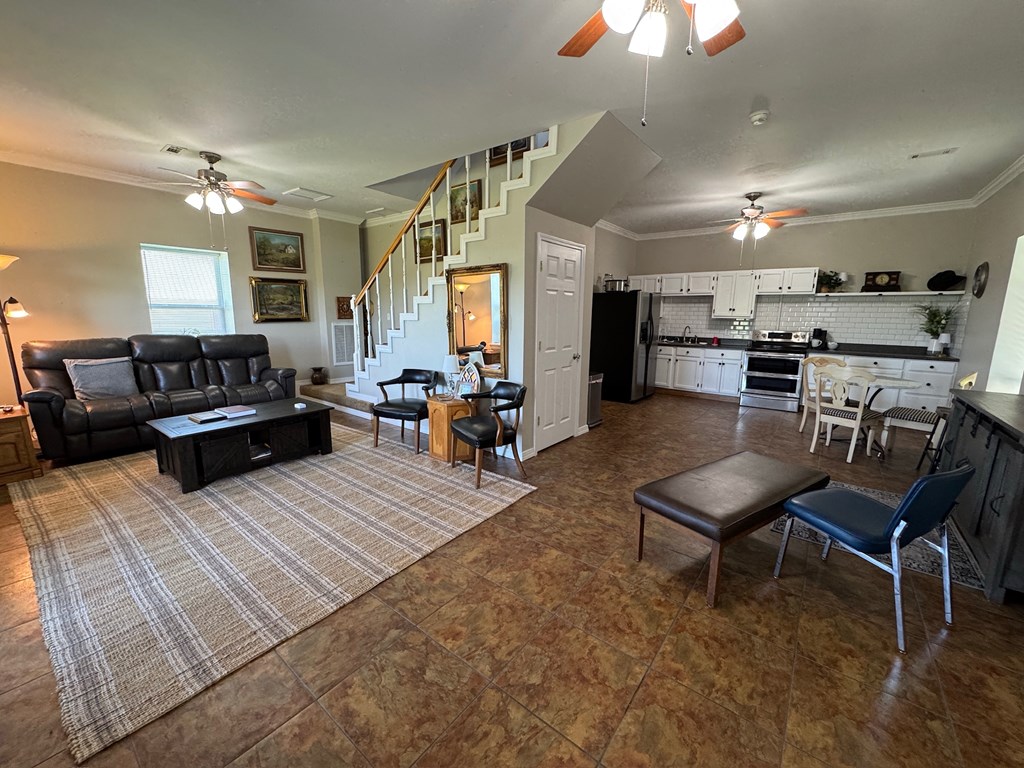 Gainesboro, Tennessee, 38562, United States, 4 Bedrooms Bedrooms, ,2 BathroomsBathrooms,Residential,Forsale,1985897