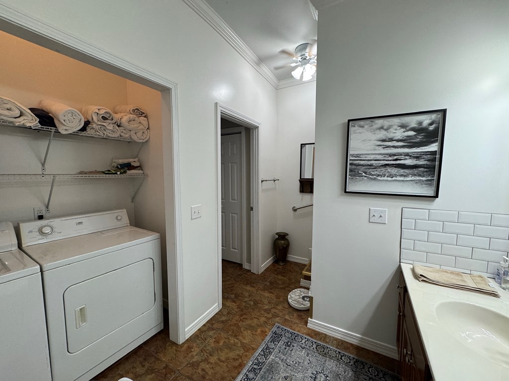 Gainesboro, Tennessee, 38562, United States, 4 Bedrooms Bedrooms, ,2 BathroomsBathrooms,Residential,Forsale,1985897