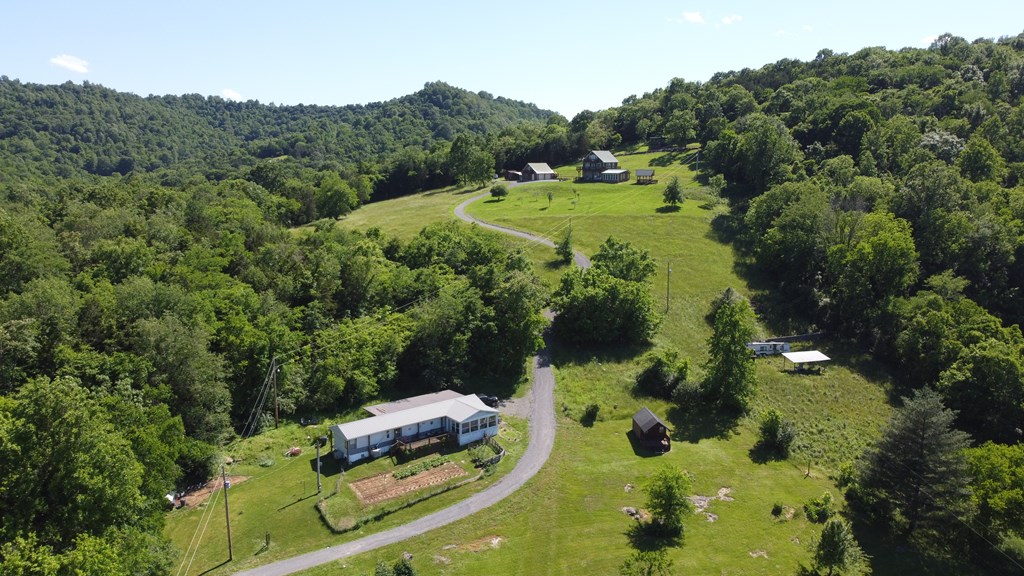 Gainesboro, Tennessee, 38562, United States, 4 Bedrooms Bedrooms, ,2 BathroomsBathrooms,Residential,Forsale,1985897