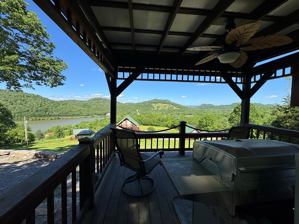 Gainesboro, Tennessee, 38562, United States, 4 Bedrooms Bedrooms, ,2 BathroomsBathrooms,Residential,Forsale,1985897