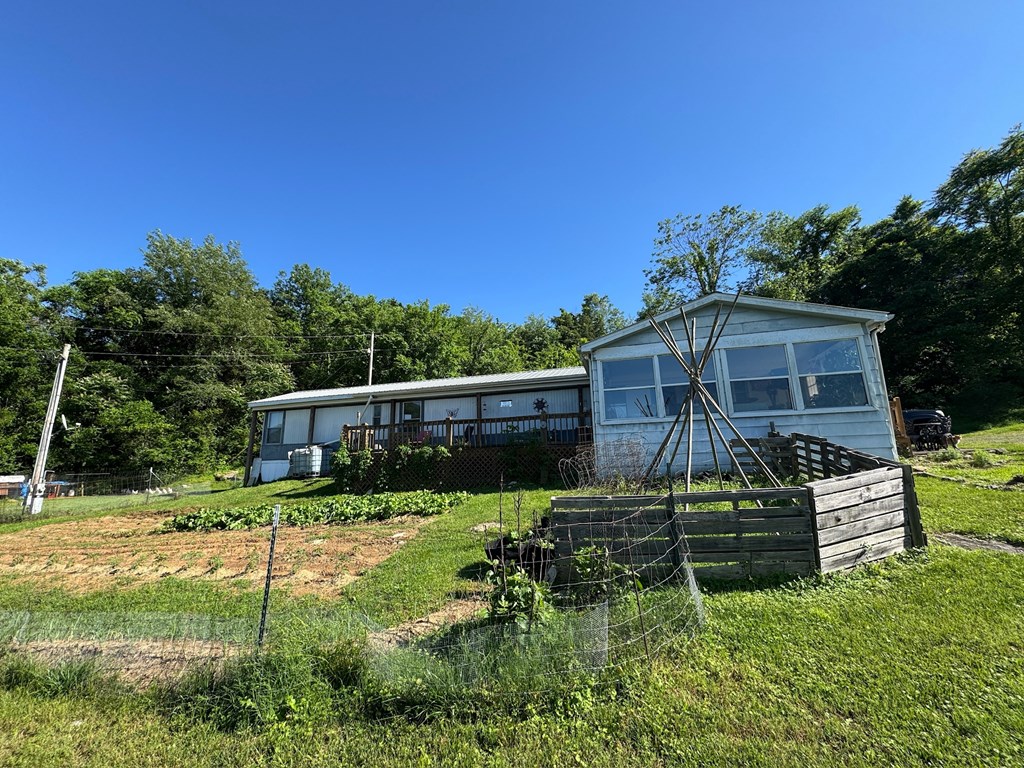 Gainesboro, Tennessee, 38562, United States, 4 Bedrooms Bedrooms, ,2 BathroomsBathrooms,Residential,Forsale,1985897